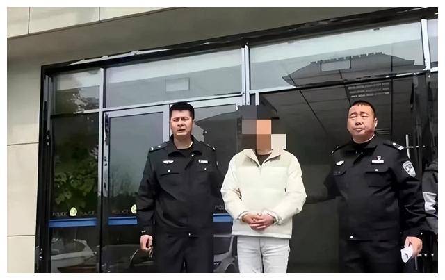 皇冠信用网开号_湖北网逃做网红,开8个号5点起床直播,被捕时叹气皇冠信用网开号我快还清800万了