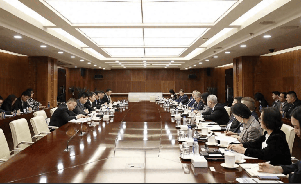 皇冠信用网在线申请
_美方代表团来到北京皇冠信用网在线申请
，跟李成钢部长直接对上线，说起话来客客气气的