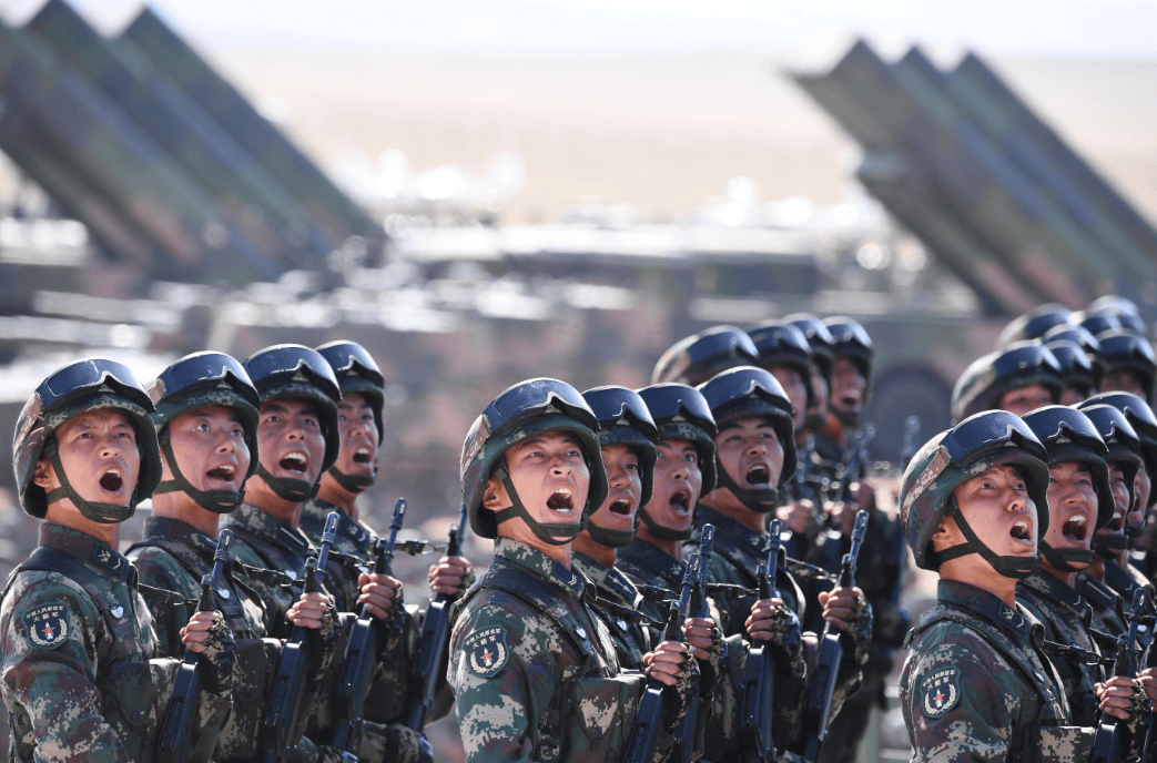 皇冠信用出租_特朗普张口就来！妄言中国拿着美国给的7220亿贸易红利造军舰皇冠信用出租，养活了中国的军队